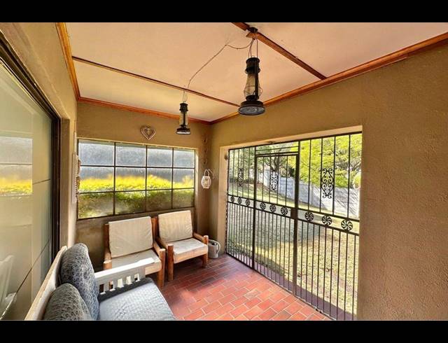 4 BEDROOM HOUSE FOR SALE IN SIGNAL HILL